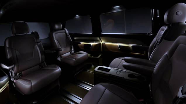 Também há luz ambiente, modificada de acordo com o interesse dos ocupantes | <a href="https://quatrorodas.abril.com.br/noticias/fabricantes/mercedes-benz-apresenta-novo-classe-v-772029.shtml" rel="migration">Leia mais</a> Também há luz ambiente, modificada de acordo com o interesse dos ocupantes | <a href="https://quatrorodas.abril.com.br/noticias/fabricantes/mercedes-benz-apresenta-novo-classe-v-772029.shtml" rel="migration">Leia mais</a>