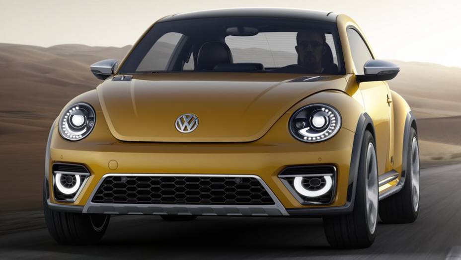 Assim como o antigo New Beetle Dune, exibido em 2000, o protótipo terá o mesmo visual anabolizado, com para-lamas alargados e molduras plásticas em torno das rodas | <a href="https://quatrorodas.abril.com.br/noticias/saloes/detroit-2014/vw-mostrara-beetle-" rel="migration"></a>