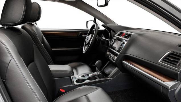 O revestimento, de modo geral, parece mais refinado do que o anterior | <a href="https://quatrorodas.abril.com.br/noticias/fabricantes/surgem-primeiras-imagens-oficiais-novo-subaru-legacy-772272.shtml" rel="migration">Leia mais</a> O revestimento, de modo geral, parece mais refinado do que o anterior | <a href="https://quatrorodas.abril.com.br/noticias/fabricantes/surgem-primeiras-imagens-oficiais-novo-subaru-legacy-772272.shtml" rel="migration">Leia mais</a>