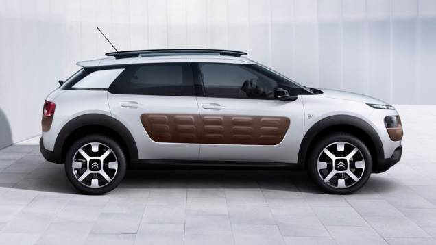 De acordo com a marca, trata-se de uma "alternativa real para os hatchbacks tradicionais" | <a href="https://quatrorodas.abril.com.br/noticias/saloes/genebra-2014/citroen-apresenta-c4-cactus-772491.shtml" rel="migration">Leia mais</a>