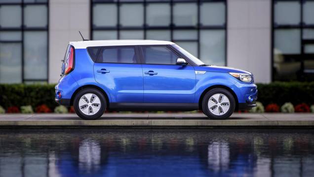 O modelo começará a ser vendido no mercado norte-americano no terceiro trimestre de 2014 | <a href="https://quatrorodas.abril.com.br/noticias/fabricantes/kia-apresenta-soul-ev-772571.shtml" rel="migration">Leia mais</a>