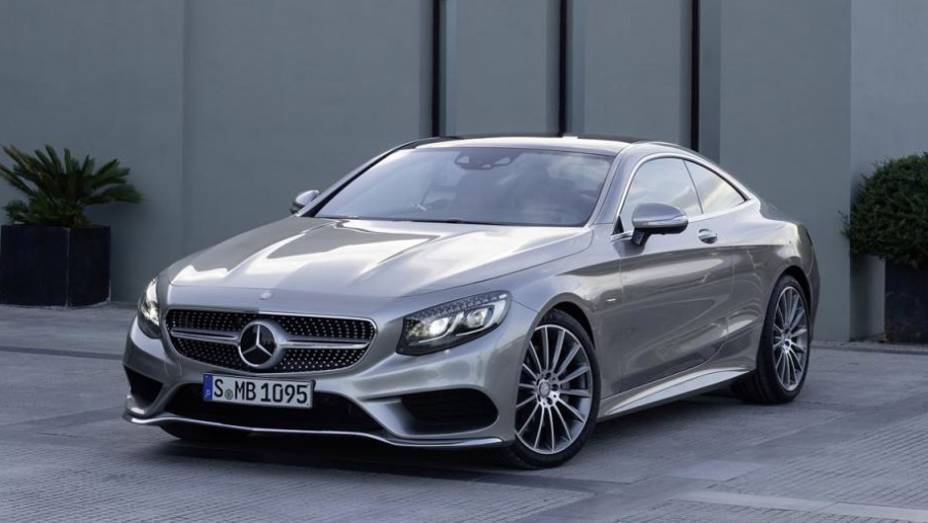 A Mercedes-Benz revelou nesta terça-feira (11) o Classe S Coupe | <a href="https://quatrorodas.abril.com.br/noticias/saloes/genebra-2014/mercedes-benz-apresenta-classe-s-coupe-772971.shtml" rel="migration">Leia mais</a>