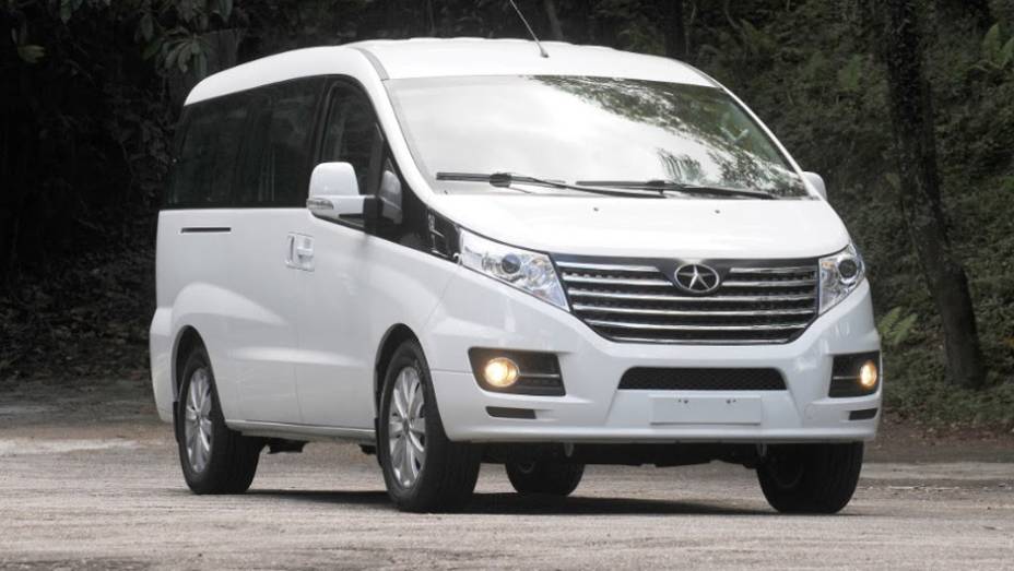 A JAC Motors revelou nesta terça-feira (11) a chegada da van T8 ao mercado brasileiro | <a href="https://quatrorodas.abril.com.br/noticias/fabricantes/jac-traz-t8-r-114-990-773037.shtml" rel="migration">Leia mais</a>