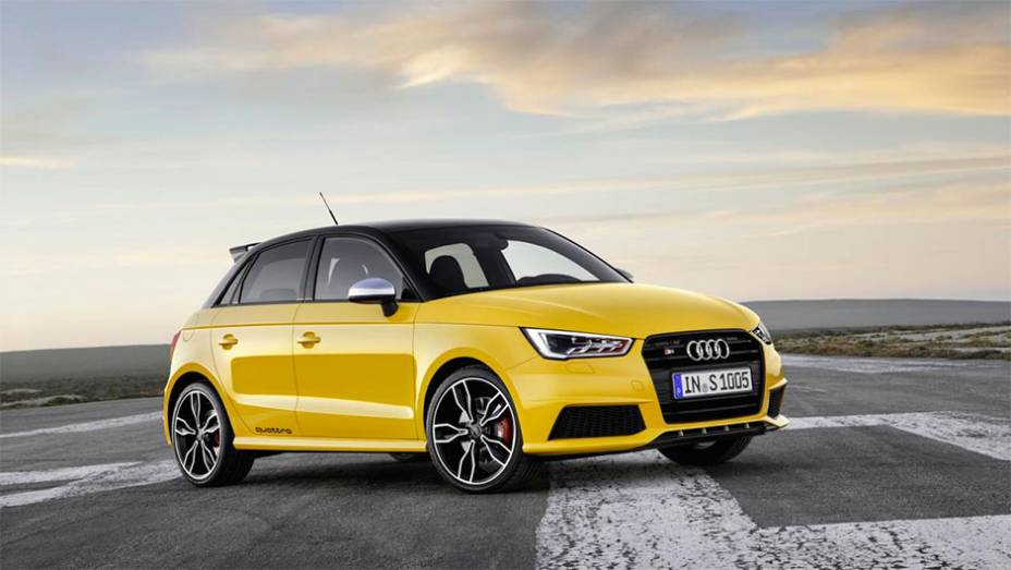 Audi lança oficialmente S1 e S1 Sportback 2014, versões de três e cinco portas, respectivamente | <a href="https://quatrorodas.abril.com.br/noticias/saloes/genebra-2014/audi-lanca-oficialmente-s1-s1-sportback-2014-773081.shtml" rel="migration">Leia mais</a>