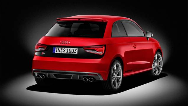 Audi S1 é 0,1 segundo mais rápido que o S1 Sportback 2014 | <a href="https://quatrorodas.abril.com.br/noticias/saloes/genebra-2014/audi-lanca-oficialmente-s1-s1-sportback-2014-773081.shtml" rel="migration">Leia mais</a>