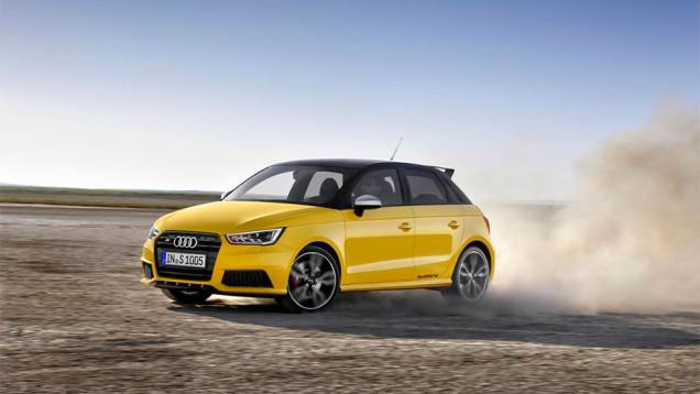 Lançamento da Audi conta com uma carroceria um pouco mais agressiva, com destaque para os para-choques e saias laterais mais avantajados | <a href="https://quatrorodas.abril.com.br/noticias/saloes/genebra-2014/audi-lanca-oficialmente-s1-s1-sportback-2014-7" rel="migration"></a> Lançamento da Audi conta com uma carroceria um pouco mais agressiva, com destaque para os para-choques e saias laterais mais avantajados | <a href="https://quatrorodas.abril.com.br/noticias/saloes/genebra-2014/audi-lanca-oficialmente-s1-s1-sportback-2014-7" rel="migration"></a>
