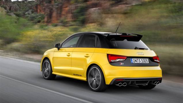 Traseira se destaca pela asa e as quatro saídas do escapamento | <a href="https://quatrorodas.abril.com.br/noticias/saloes/genebra-2014/audi-lanca-oficialmente-s1-s1-sportback-2014-773081.shtml" rel="migration">Leia mais</a>