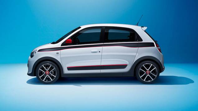 Segundo a fabricante, o modelo foi inspirado no Twingo original e também no Renault 5 Turbo | <a href="https://quatrorodas.abril.com.br/noticias/saloes/genebra-2014/renault-confirma-motorizacao-twingo-775341.shtml" rel="migration">Leia mais</a> Segundo a fabricante, o modelo foi inspirado no Twingo original e também no Renault 5 Turbo | <a href="https://quatrorodas.abril.com.br/noticias/saloes/genebra-2014/renault-confirma-motorizacao-twingo-775341.shtml" rel="migration">Leia mais</a>