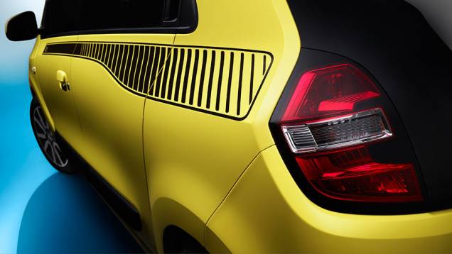 Detalhe da lanterna traseira do novo Renault Twingo | <a href="https://quatrorodas.abril.com.br/noticias/saloes/genebra-2014/renault-confirma-motorizacao-twingo-775341.shtml" rel="migration">Leia mais</a>