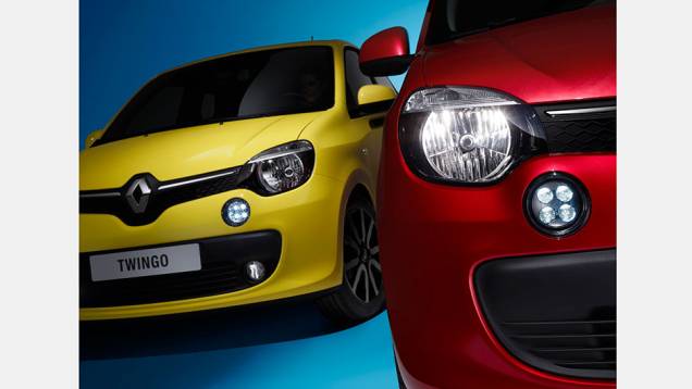 Renault enfim revelou o novo Twingo, com motores 1.0 de 70 cavalos de potência e 9,3 kgfm de torque e 0.9 turbo de 90 cv e 13,8 kgfm | <a href="https://quatrorodas.abril.com.br/noticias/saloes/genebra-2014/renault-confirma-motorizacao-twingo-775341.shtml" rel="migration"></a>