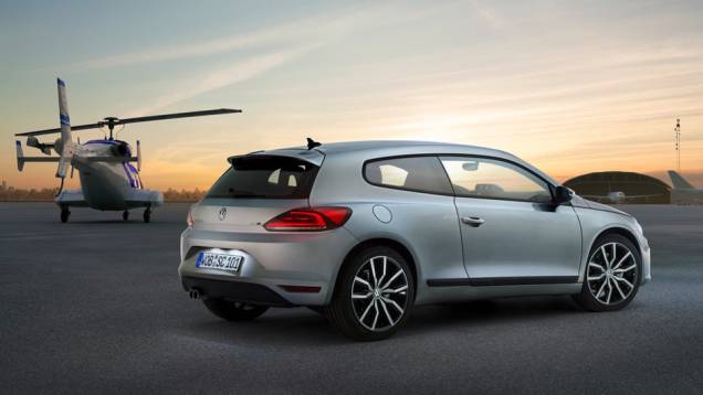 O modelo passou por facelift e algumas modificações técnicas | <a href="https://quatrorodas.abril.com.br/noticias/saloes/genebra-2014/volkswagen-mostra-facelift-scirocco-773695.shtml" rel="migration">Leia mais</a>