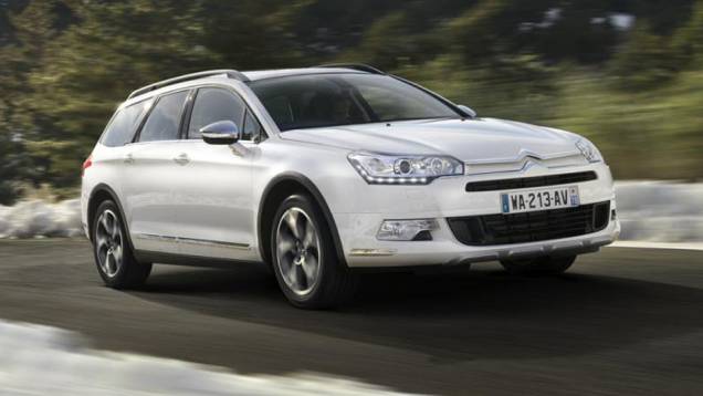 A Citroën revelou uma novidade que estará exposta no próximo Salão de Genebra, em março: o C5 CrossTourer | <a href="http://quatrorodas.abril.com.br/noticias/saloes/genebra-2014/citroen-apresenta-c5-crosstourer-773771.shtml" rel="migration">Leia mais</a>