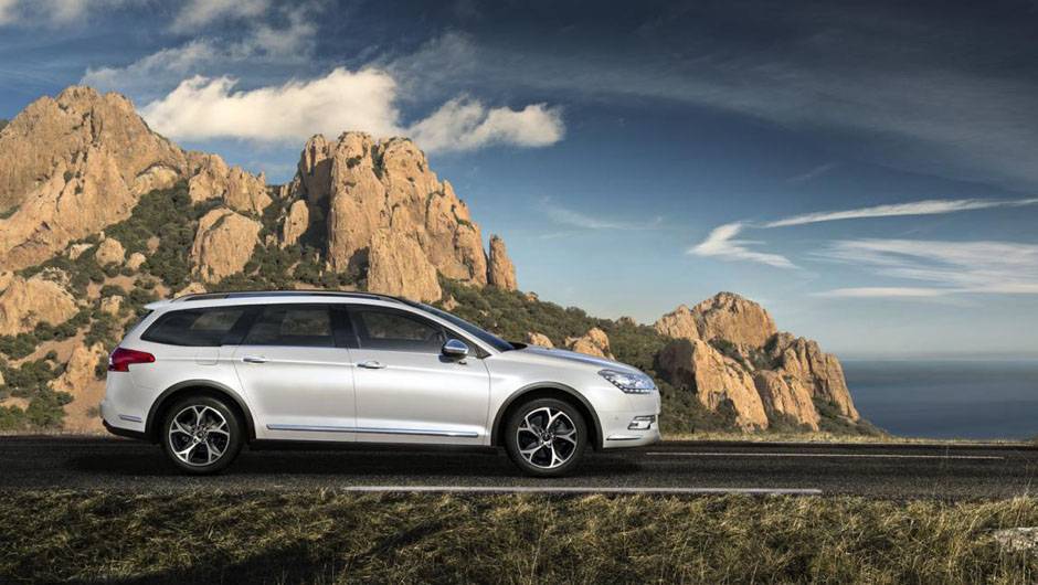 A perua j&aacute; est&aacute; dispon&iacute;vel para pr&eacute;-compra e tem pre&ccedil;o inicial definido em 31.950 euros | <a href="https://quatrorodas.abril.com.br/noticias/saloes/genebra-2014/citroen-apresenta-c5-crosstourer-773771.shtml" rel="migration">Leia mais</a>
