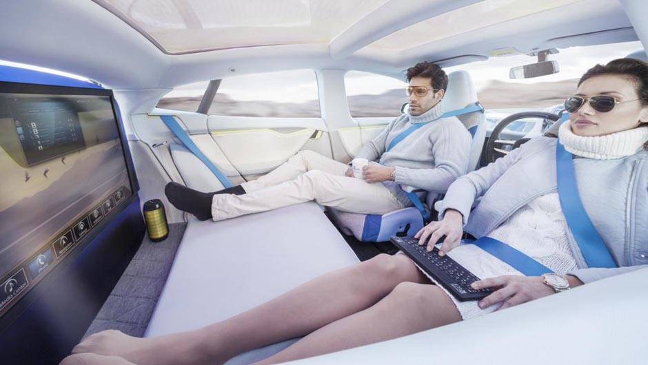Uma televis&atilde;o de 32 polegadas pode ser utilizada tranquilamente pelos passageiros... | <a href="https://quatrorodas.abril.com.br/noticias/saloes/genebra-2014/rinspeed-mostra-imagens-xchange-concept-773804.shtml" rel="migration">Leia mais</a>