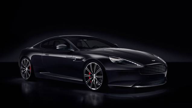 Os Aston Martin DB9 Carbon Black (preto) e Carbon White (branco), será uma das atrações no Salão de Genebra | <a href="https://quatrorodas.abril.com.br/noticias/saloes/genebra-2014/aston-martin-levara-edicoes-especiais-vantage-db9-genebra-774029.shtml" rel="migration">Lei</a>