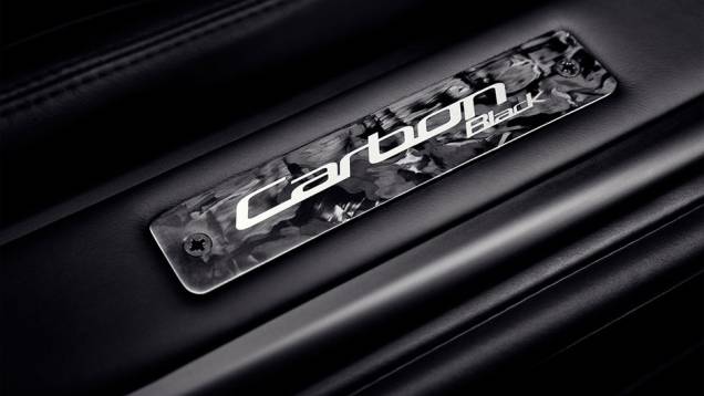 Tem detalhes adicionais de fibra de carbono para complementar e contrastar com a pintura exterior | <a href="https://quatrorodas.abril.com.br/noticias/saloes/genebra-2014/aston-martin-levara-edicoes-especiais-vantage-db9-genebra-774029.shtml" rel="migration">Leia mais</a> Tem detalhes adicionais de fibra de carbono para complementar e contrastar com a pintura exterior | <a href="https://quatrorodas.abril.com.br/noticias/saloes/genebra-2014/aston-martin-levara-edicoes-especiais-vantage-db9-genebra-774029.shtml" rel="migration">Leia mais</a>