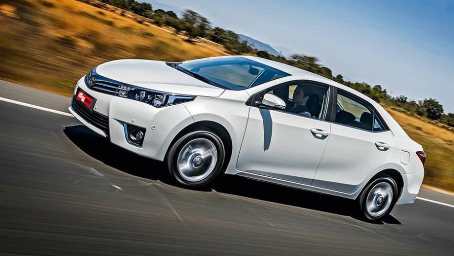 Toyota Corolla foi o segundo veículo mais comercializado em 2013 com 895.925 unidades vendidas | <a href="https://quatrorodas.abril.com.br/noticias/mercado/ford-focus-ocupa-primeiro-lugar-lista-carros-mais-vendidos-mundo-774188.shtml" rel="migration">Leia mais</a>