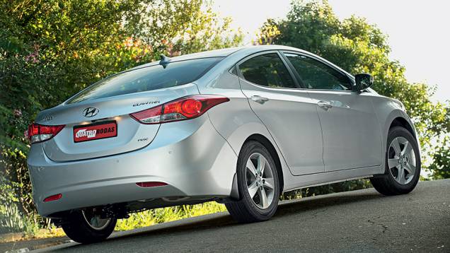 Hyundai Elantra, ficou em quarto lugar, com 844.273 carros vendidos | <a href="https://quatrorodas.abril.com.br/noticias/mercado/ford-focus-ocupa-primeiro-lugar-lista-carros-mais-vendidos-mundo-774188.shtml" rel="migration">Leia mais</a>