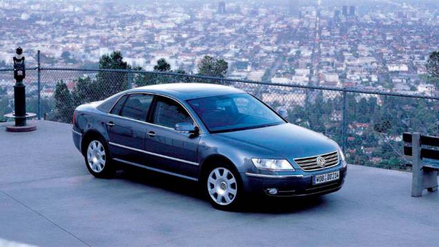 Phaeton: Lançado em 2002, quando o Volkswagen Group já tinha Audi A8 e Bentley Arnage sob seu jugo, não parecia haver sentido num sedã de alto luxo de uma marca chamada "carro do povo"