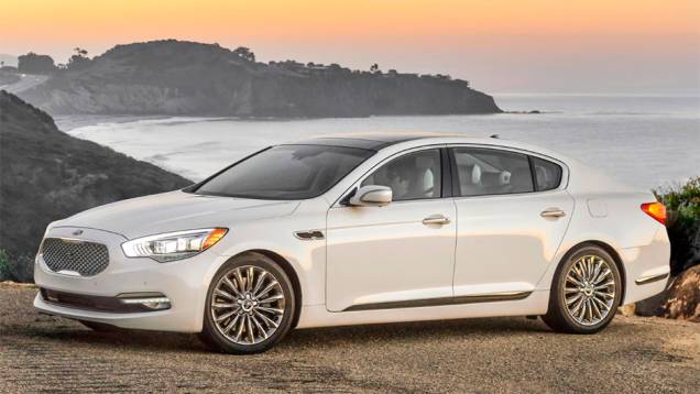 Kia K900:Segue a linha de raciocínio mercadológico do Equus, a de alternativas coreanas ao Mercedes Classe S, BMW Série 7 e Audi A8. Para quem não se apega a status de marca e tradição