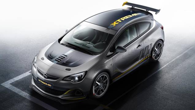 Trata-se do mais rápido Astra já produzido e legalizado para as ruas | <a href="https://quatrorodas.abril.com.br/noticias/saloes/genebra-2014/opel-mostra-astra-opc-extreme-detalhes-774644.shtml" rel="migration">Leia mais</a>