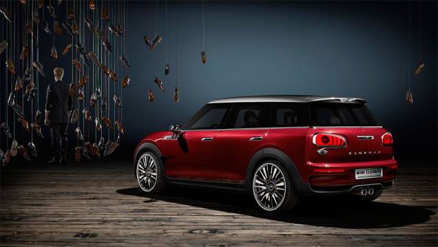 O MINI Clubman Concept foi mostrado com grandes rodas de liga leve de 19 polegadas | <a href="https://quatrorodas.abril.com.br/noticias/saloes/genebra-2014/mini-revela-clubman-concept-774612.shtml" rel="migration">Leia mais</a>