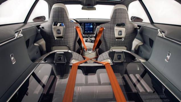 Com apenas dois lugares, a perua ainda é um carro-conceito, mas seu design pode inspirar um futuro lançamento da marca | <a href="https://quatrorodas.abril.com.br/noticias/saloes/genebra-2014/vazam-imagens-volvo-concept-estate-774704.shtml" rel="migration">Leia mais</a> Com apenas dois lugares, a perua ainda é um carro-conceito, mas seu design pode inspirar um futuro lançamento da marca | <a href="https://quatrorodas.abril.com.br/noticias/saloes/genebra-2014/vazam-imagens-volvo-concept-estate-774704.shtml" rel="migration">Leia mais</a>