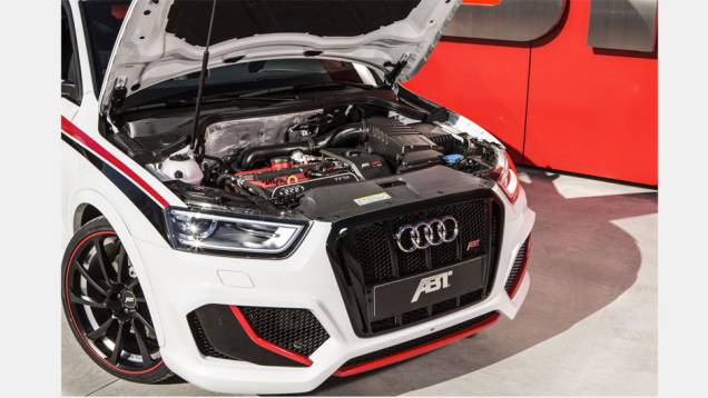 Seu motor 2.5 turbo de cinco cilindros foi ajustado para produzir 410 cavalos de potência e 54 mkgf de torque | <a href="https://quatrorodas.abril.com.br/noticias/saloes/genebra-2014/abt-sportsline-levara-audi-rs-q3-genebra-774947.shtml" rel="migration">Leia mais</a> Seu motor 2.5 turbo de cinco cilindros foi ajustado para produzir 410 cavalos de potência e 54 mkgf de torque | <a href="https://quatrorodas.abril.com.br/noticias/saloes/genebra-2014/abt-sportsline-levara-audi-rs-q3-genebra-774947.shtml" rel="migration">Leia mais</a>