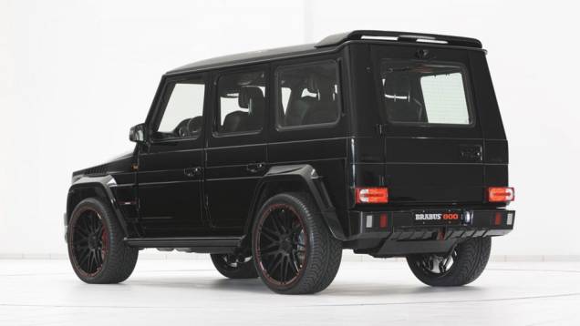 Modelo é baseado no Mercedes-Benz G65 AMG | <a href="https://quatrorodas.abril.com.br/noticias/saloes/genebra-2014/brabus-lanca-modelo-produtos-apple-774876.shtml" rel="migration">Leia mais</a>