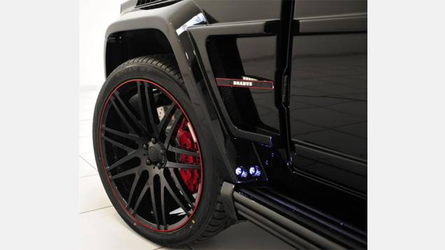 Destaque para as rodas de liga leve de 23 polegadas | <a href="https://quatrorodas.abril.com.br/noticias/saloes/genebra-2014/brabus-lanca-modelo-produtos-apple-774876.shtml" rel="migration">Leia mais</a> Destaque para as rodas de liga leve de 23 polegadas | <a href="https://quatrorodas.abril.com.br/noticias/saloes/genebra-2014/brabus-lanca-modelo-produtos-apple-774876.shtml" rel="migration">Leia mais</a>