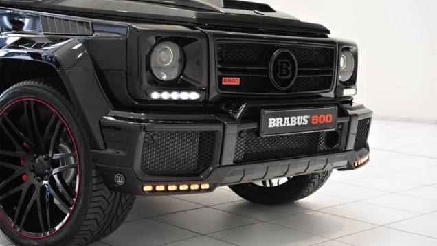 Detalhe da dianteira | <a href="https://quatrorodas.abril.com.br/noticias/saloes/genebra-2014/brabus-lanca-modelo-produtos-apple-774876.shtml" rel="migration">Leia mais</a>