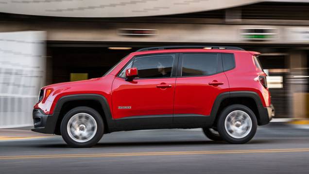 O Renegade, cujo design foi concebido nos Estados Unidos, será produzido na Itália, já como fruto da aquisição da Chrysler por parte da Fiat | <a href="https://quatrorodas.abril.com.br/noticias/saloes/genebra-2014/imagens-jeep-renegade-sao-reveladas-775127" rel="migration"></a> O Renegade, cujo design foi concebido nos Estados Unidos, será produzido na Itália, já como fruto da aquisição da Chrysler por parte da Fiat | <a href="https://quatrorodas.abril.com.br/noticias/saloes/genebra-2014/imagens-jeep-renegade-sao-reveladas-775127" rel="migration"></a>