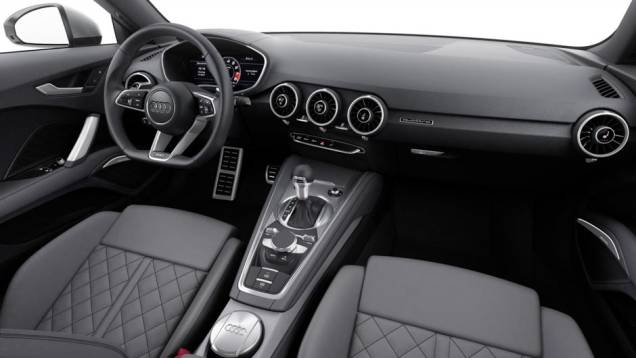 Internamente, o novo TT é equipado com volante de base achatada, display de informações de 12,3 polegadas... | <a href="https://quatrorodas.abril.com.br/noticias/saloes/genebra-2014/audi-apresenta-novo-tt-775222.shtml" rel="migration">Leia mais</a> Internamente, o novo TT é equipado com volante de base achatada, display de informações de 12,3 polegadas... | <a href="https://quatrorodas.abril.com.br/noticias/saloes/genebra-2014/audi-apresenta-novo-tt-775222.shtml" rel="migration">Leia mais</a>