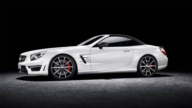 Ele também vem com o mesmo tipo de rodas AMG | <a href="https://quatrorodas.abril.com.br/noticias/saloes/genebra-2014/mercedes-benz-leva-edicoes-especiais-sl-slk-genebra-775349.shtml" rel="migration">Leia mais</a> Ele também vem com o mesmo tipo de rodas AMG | <a href="https://quatrorodas.abril.com.br/noticias/saloes/genebra-2014/mercedes-benz-leva-edicoes-especiais-sl-slk-genebra-775349.shtml" rel="migration">Leia mais</a>