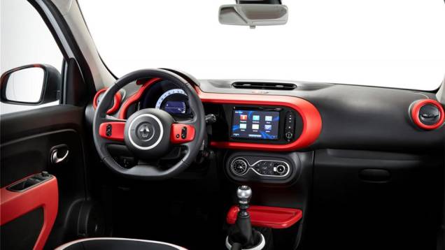 Renault revelou o interior do novo Twingo nesta terça-feira (4) | <a href="https://quatrorodas.abril.com.br/noticias/saloes/genebra-2014/renault-confirma-motorizacao-twingo-775341.shtml" rel="migration">Leia mais</a> Renault revelou o interior do novo Twingo nesta terça-feira (4) | <a href="https://quatrorodas.abril.com.br/noticias/saloes/genebra-2014/renault-confirma-motorizacao-twingo-775341.shtml" rel="migration">Leia mais</a>