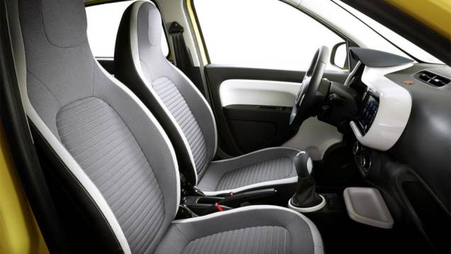 Detalhe dos bancos | <a href="https://quatrorodas.abril.com.br/noticias/saloes/genebra-2014/renault-confirma-motorizacao-twingo-775341.shtml" rel="migration">Leia mais</a> Detalhe dos bancos | <a href="https://quatrorodas.abril.com.br/noticias/saloes/genebra-2014/renault-confirma-motorizacao-twingo-775341.shtml" rel="migration">Leia mais</a>