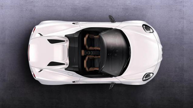As modificações necessárias para "tirar o teto" do 4C renderam apenas 60 kg a mais ao modelo. A Alfa Romeo utilizou teto de lona, com estrutura em fibra de carbono | <a href="https://quatrorodas.abril.com.br/noticias/saloes/genebra-2014/alfa-romeo-apresent" rel="migration"></a> As modificações necessárias para "tirar o teto" do 4C renderam apenas 60 kg a mais ao modelo. A Alfa Romeo utilizou teto de lona, com estrutura em fibra de carbono | <a href="https://quatrorodas.abril.com.br/noticias/saloes/genebra-2014/alfa-romeo-apresent" rel="migration"></a>