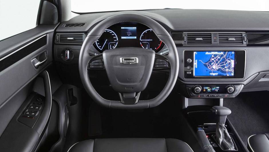 O 3 Hatch ter&aacute; quatro vers&otilde;es de acabamento. Desde a mais b&aacute;sica (Essence), estar&atilde;o dispon&iacute;veis itens como ar-condicionado e sistema multim&iacute;dia com tela de 8 polegadas | <a href="https://quatrorodas.abril.com.br/noticias/saloes/genebra-2014/qoros-3-hatch-e" rel="migration"></a>