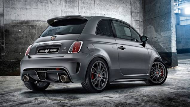 De acordo com a própria companhia, trata-se do mais rápido modelo Abarth já produzido, ao menos entre aqueles legalizados para as ruas | <a href="https://quatrorodas.abril.com.br/noticias/saloes/genebra-2014/abarth-apresenta-695-biposto-775354.shtml" rel="migration">Leia</a> De acordo com a própria companhia, trata-se do mais rápido modelo Abarth já produzido, ao menos entre aqueles legalizados para as ruas | <a href="https://quatrorodas.abril.com.br/noticias/saloes/genebra-2014/abarth-apresenta-695-biposto-775354.shtml" rel="migration">Leia</a>