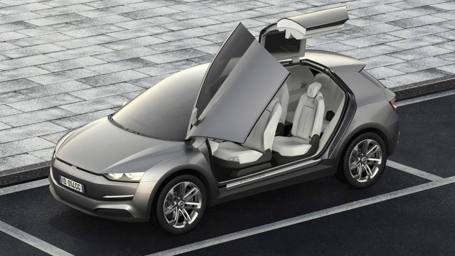 ...e as dianteiras, no estilo "asa de borboleta" | <a href="https://quatrorodas.abril.com.br/noticias/saloes/genebra-2014/italdesign-giugiaro-apresenta-clipper-concept-775579.shtml" rel="migration">Leia mais</a>