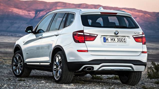 Com o facelift, o modelo passa a ostentar a mesma linguagem de design do X5 | <a href="https://quatrorodas.abril.com.br/noticias/saloes/genebra-2014/bmw-mostra-novo-x3-genebra-775550.shtml" rel="migration">Leia mais</a> Com o facelift, o modelo passa a ostentar a mesma linguagem de design do X5 | <a href="https://quatrorodas.abril.com.br/noticias/saloes/genebra-2014/bmw-mostra-novo-x3-genebra-775550.shtml" rel="migration">Leia mais</a>