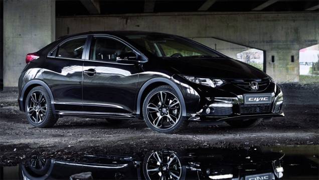 Honda mostra New Civic Black Edition em Genebra | <a href="https://quatrorodas.abril.com.br/noticias/saloes/genebra-2014/honda-mostra-new-civic-black-edition-genebra-775637.shtml" rel="migration">Leia mais</a> Honda mostra New Civic Black Edition em Genebra | <a href="https://quatrorodas.abril.com.br/noticias/saloes/genebra-2014/honda-mostra-new-civic-black-edition-genebra-775637.shtml" rel="migration">Leia mais</a>
