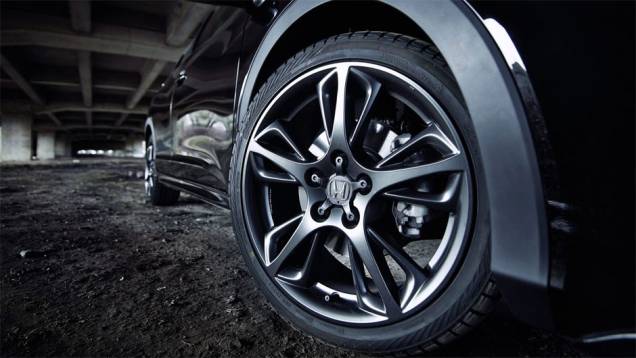Modelo pode ser equipado ainda com rodas de liga leve "Nitrogen" de 18 polegadas | <a href="https://quatrorodas.abril.com.br/noticias/saloes/genebra-2014/honda-mostra-new-civic-black-edition-genebra-775637.shtml" rel="migration">Leia mais</a> Modelo pode ser equipado ainda com rodas de liga leve "Nitrogen" de 18 polegadas | <a href="https://quatrorodas.abril.com.br/noticias/saloes/genebra-2014/honda-mostra-new-civic-black-edition-genebra-775637.shtml" rel="migration">Leia mais</a>