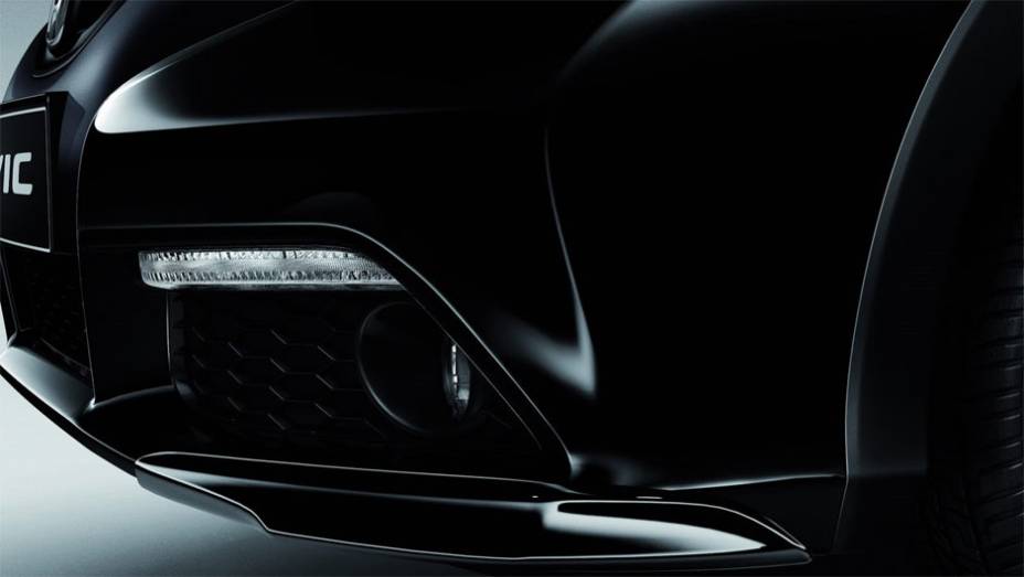 Detalhe do para-choque dianteiro | <a href="https://quatrorodas.abril.com.br/noticias/saloes/genebra-2014/honda-mostra-new-civic-black-edition-genebra-775637.shtml" rel="migration">Leia mais</a>