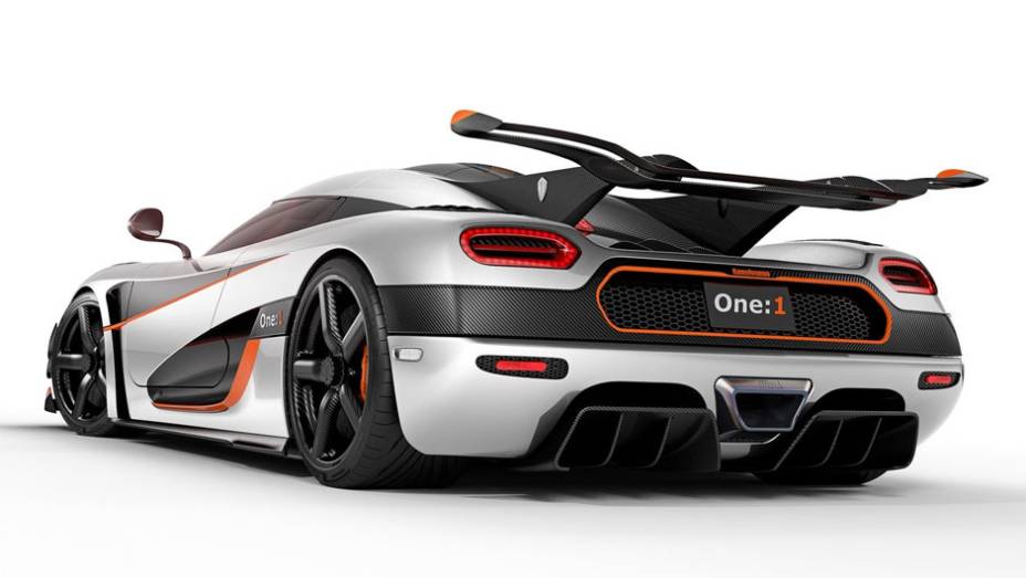 Supercarro entrega aproximadamente 1.400 cavalos de potência | <a href="https://quatrorodas.abril.com.br/noticias/saloes/genebra-2014/koenigsegg-apresentara-carro-1-341-cavalos-potencia-774972.shtml" rel="migration">Leia mais</a>