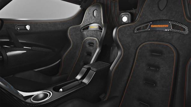 Segundo a fabricante, sua velocidade máxima é de 450 km/h | <a href="https://quatrorodas.abril.com.br/noticias/saloes/genebra-2014/koenigsegg-apresentara-carro-1-341-cavalos-potencia-774972.shtml" rel="migration">Leia mais</a> Segundo a fabricante, sua velocidade máxima é de 450 km/h | <a href="https://quatrorodas.abril.com.br/noticias/saloes/genebra-2014/koenigsegg-apresentara-carro-1-341-cavalos-potencia-774972.shtml" rel="migration">Leia mais</a>