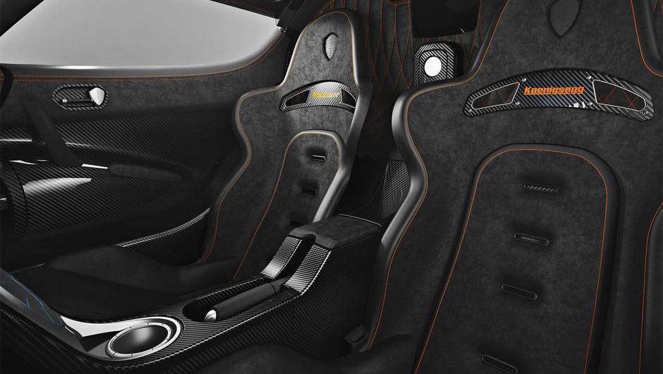Segundo a fabricante, sua velocidade m&aacute;xima &eacute; de 450 km/h | <a href="https://quatrorodas.abril.com.br/noticias/saloes/genebra-2014/koenigsegg-apresentara-carro-1-341-cavalos-potencia-774972.shtml" rel="migration">Leia mais</a>