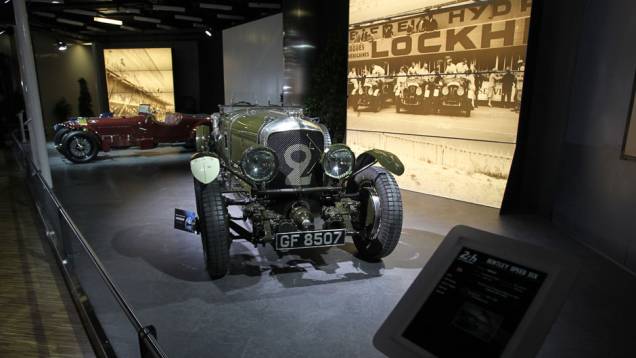 Bentley Speed Six (1929) | <a href="https://quatrorodas.abril.com.br/noticias/saloes/genebra-2014/salao-genebra-exibe-bolidos-le-mans-775992.shtml" rel="migration">Leia mais</a> | <a href="https://quatrorodas.abril.com.br/noticias/saloes/genebra-2014/" rel="migration">Confira tudo sobre o</a>