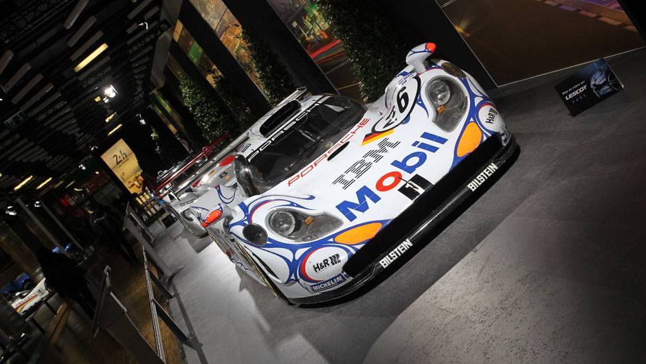 Porsche GTI (1998) | <a href="https://quatrorodas.abril.com.br/noticias/saloes/genebra-2014/salao-genebra-exibe-bolidos-le-mans-775992.shtml" rel="migration">Leia mais</a> | <a href="https://quatrorodas.abril.com.br/noticias/saloes/genebra-2014/" rel="migration">Confira tudo sobre o Sal&atilde;o</a>