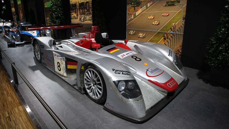 Audi R8 (2000) | <a href="https://quatrorodas.abril.com.br/noticias/saloes/genebra-2014/salao-genebra-exibe-bolidos-le-mans-775992.shtml" rel="migration">Leia mais</a> | <a href="https://quatrorodas.abril.com.br/noticias/saloes/genebra-2014/" rel="migration">Confira tudo sobre o Sal&atilde;o de</a>
